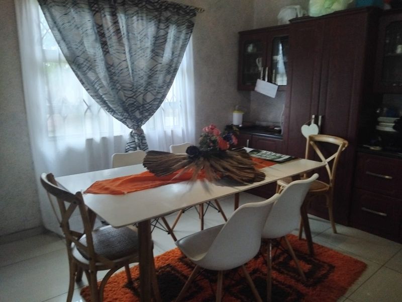 4 BEDROOM HOUSE FOR SALE IN MZINGAZI - Photo 2