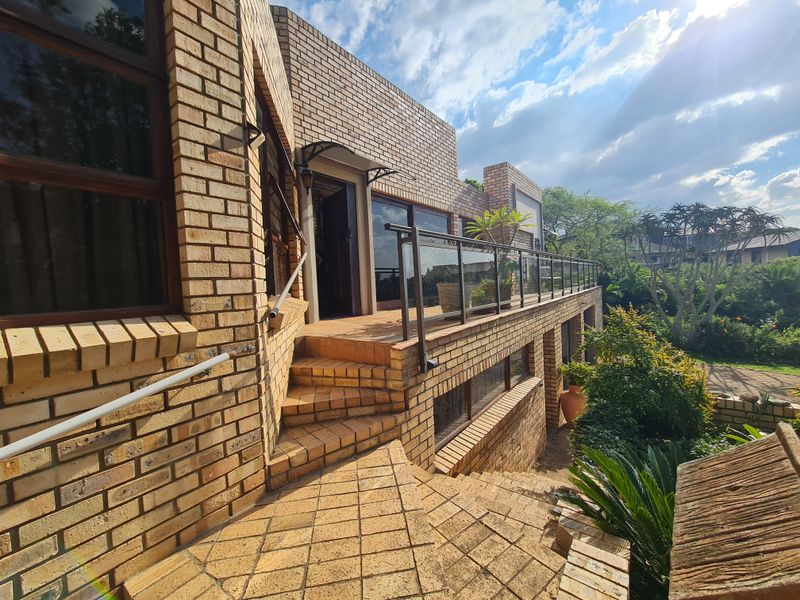 Privacy and Tranquillity with Awesome Kloof and Sea Views in Ferreira Town, Jeffreys Bay - Photo 1