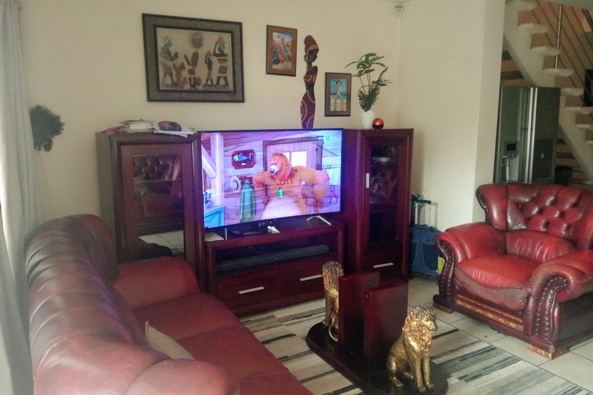 Duplex dreams in a secure community - Photo 5