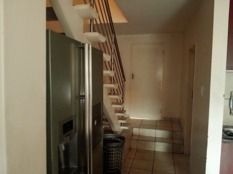 Duplex dreams in a secure community - Photo 10