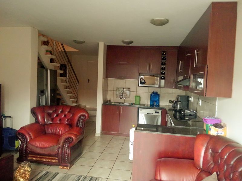 Duplex dreams in a secure community - Photo 7