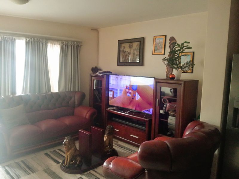 Duplex dreams in a secure community - Photo 6