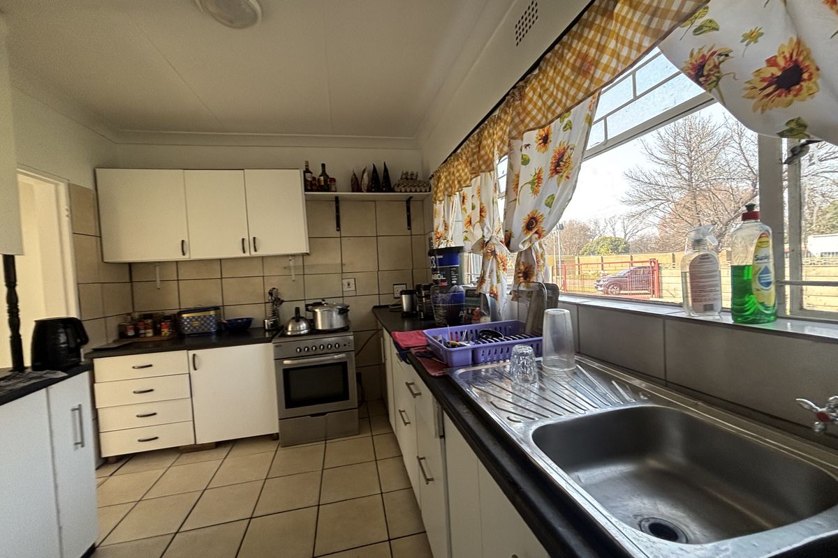 Home with income Potential - Photo 3