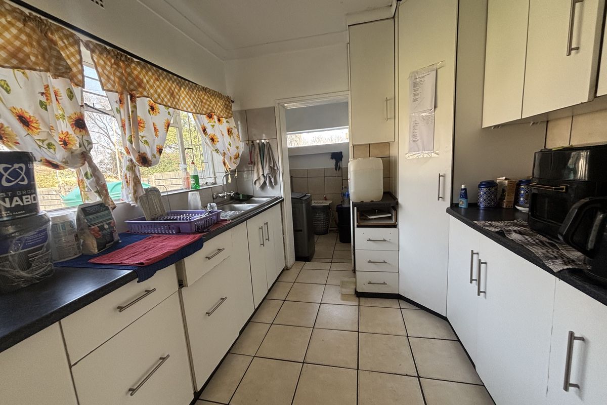 Home with income Potential - Photo 4