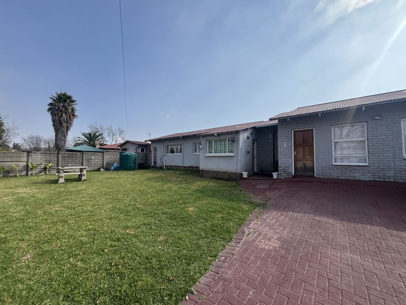 Home with income Potential - Photo 1