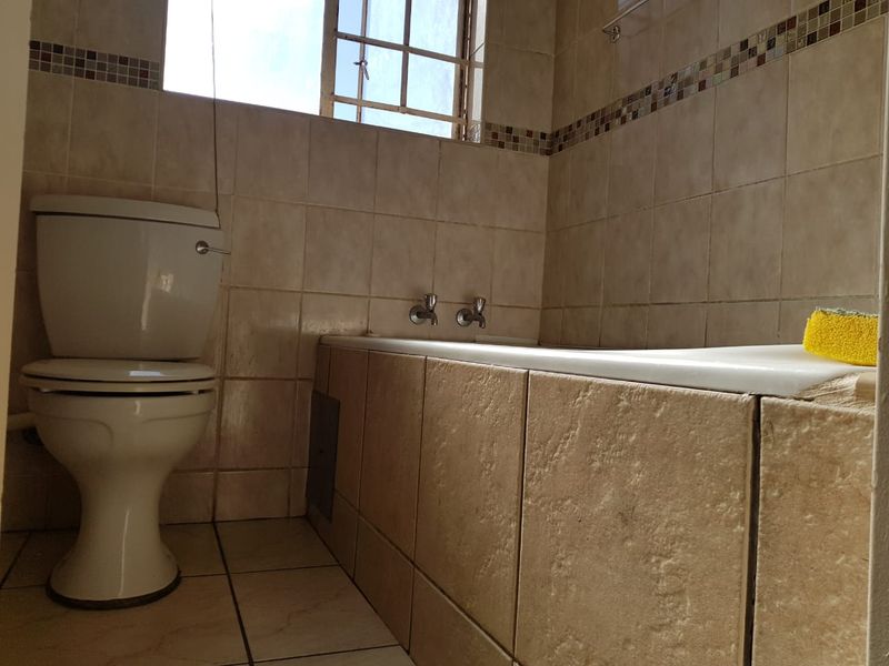 1 BEDROOM APARTMENT FOR SALE IN RUSTENBURG CBD - Photo 9