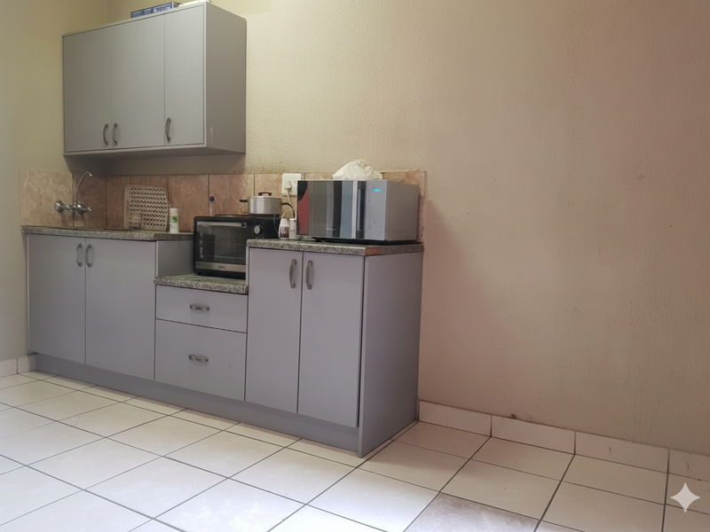 1 BEDROOM APARTMENT FOR SALE IN RUSTENBURG CBD - Photo 2