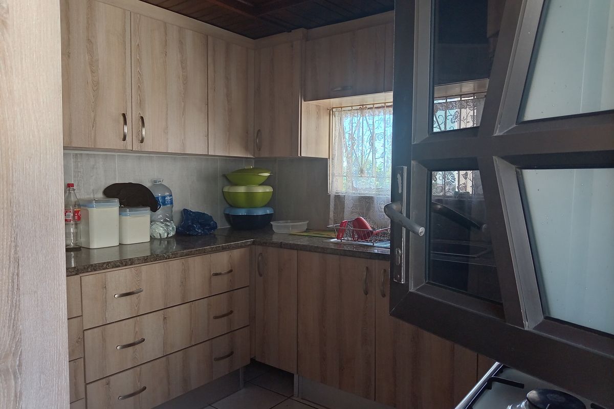 "Modern and Spacious Family Home for Sale at Mdantsane nu8 - Photo 3