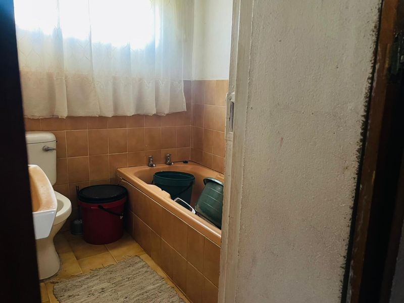"Modern and Spacious Family Home for Sale at Mdantsane nu8 - Photo 8