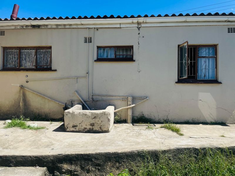 "Modern and Spacious Family Home for Sale at Mdantsane nu8 - Photo 2