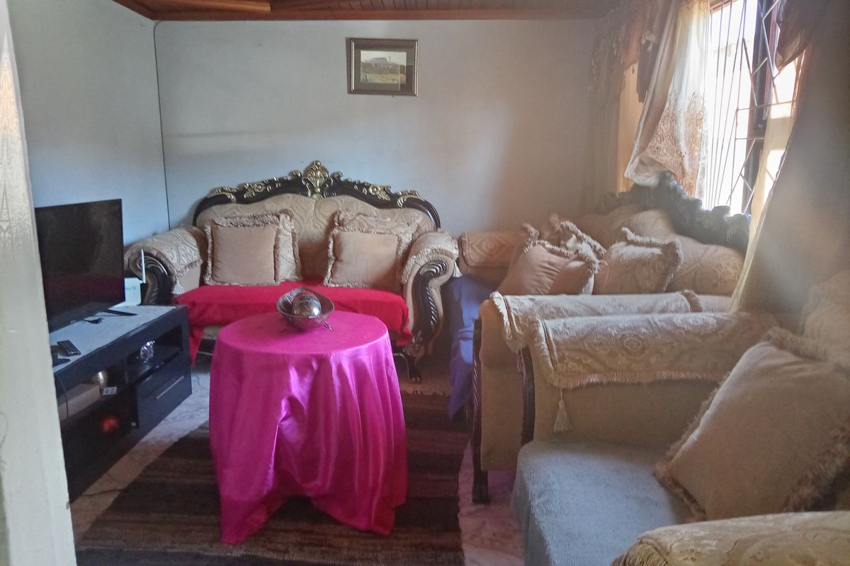 "Modern and Spacious Family Home for Sale at Mdantsane nu8 - Photo 4