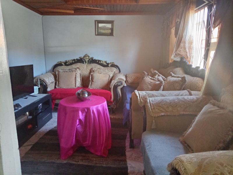 "Modern and Spacious Family Home for Sale at Mdantsane nu8 - Photo 4
