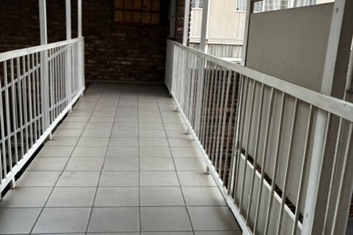 Live Luxury Non-Distressed Auction! Bidding to Start FROM R440 000!!! BARGAIN NEVER TO BE REPEATED - Photo 4