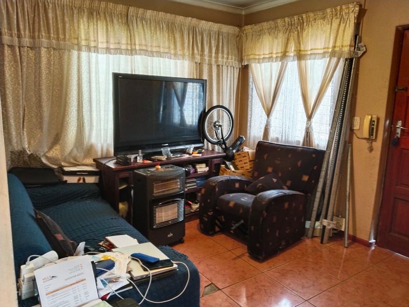 Two Bedroom House for Sale Highbury - Photo 3