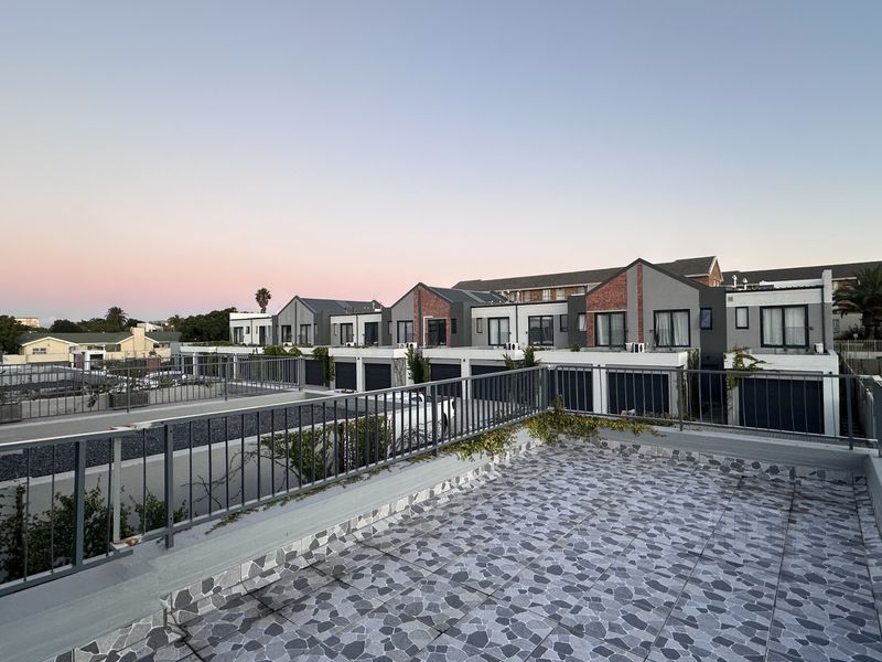 Contemporary Eco-Village Living Near Woodbridge Island - Photo 4