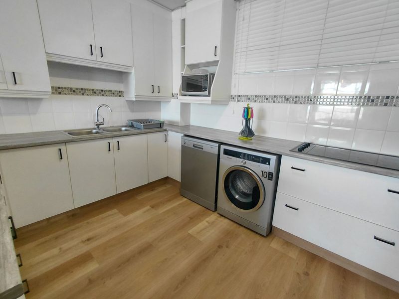 Spacious Fully Furnished 2-Bedroom Apartment in Cape Marina, Summerstrand – Well-Managed & Secure - Photo 7