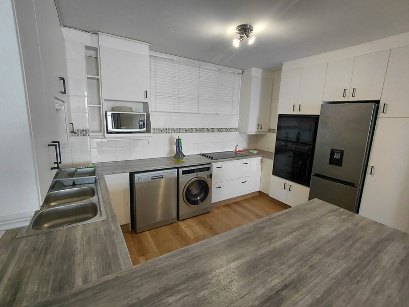 Spacious Fully Furnished 2-Bedroom Apartment in Cape Marina, Summerstrand – Well-Managed & Secure - Photo 6