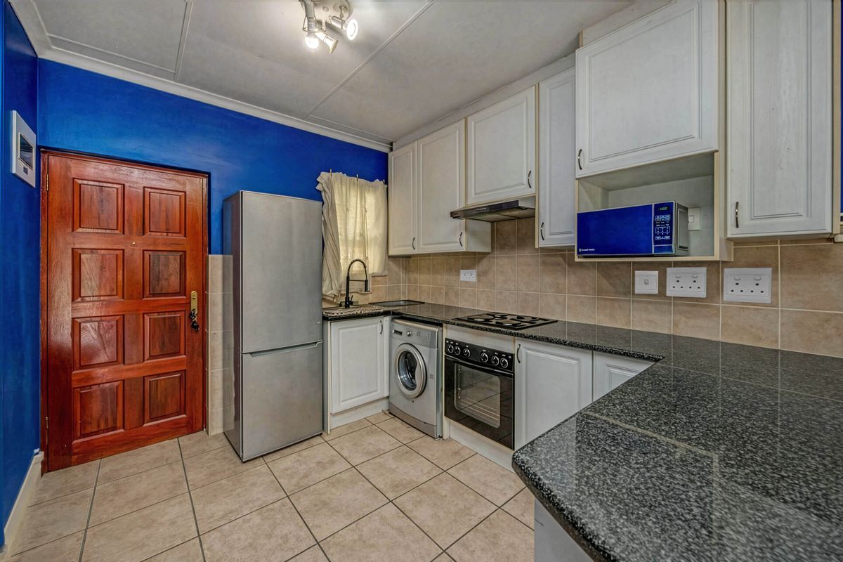 2‐Bed, 2‐Bath Pet-friendly Apartment with Sizeable Garden - Photo 3