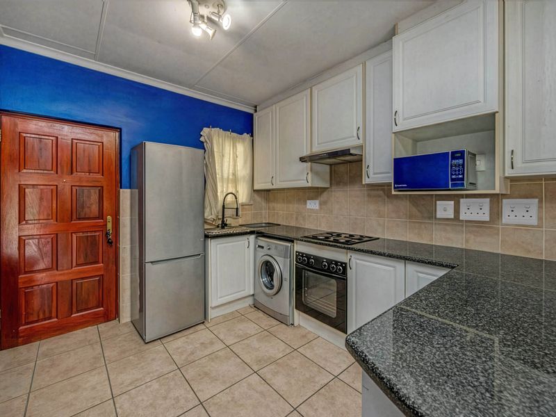 2‐Bed, 2‐Bath Pet-friendly Apartment with Sizeable Garden - Photo 3