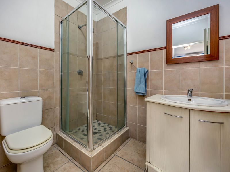 2‐Bed, 2‐Bath Pet-friendly Apartment with Sizeable Garden - Photo 9