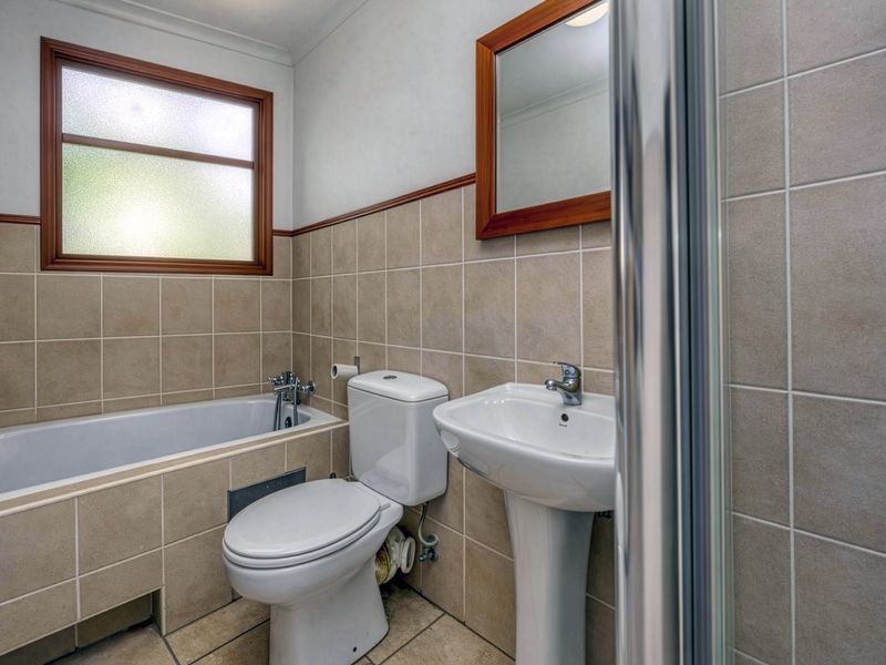 2‐Bed, 2‐Bath Pet-friendly Apartment with Sizeable Garden - Photo 7