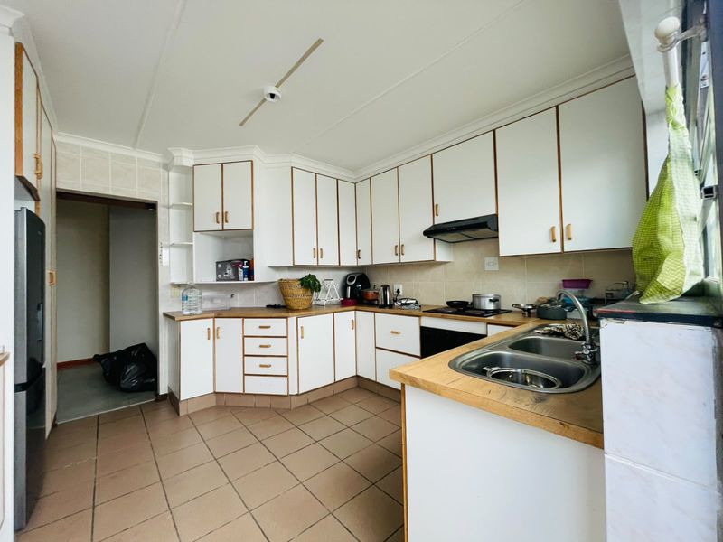 6-Bedroom Investment Property in Quigney with Excellent Rental Income Potential - Photo 3