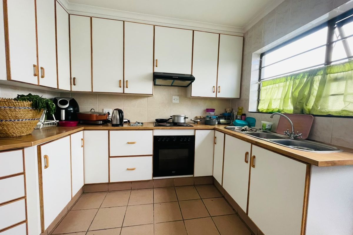 6-Bedroom Investment Property in Quigney with Excellent Rental Income Potential - Photo 4