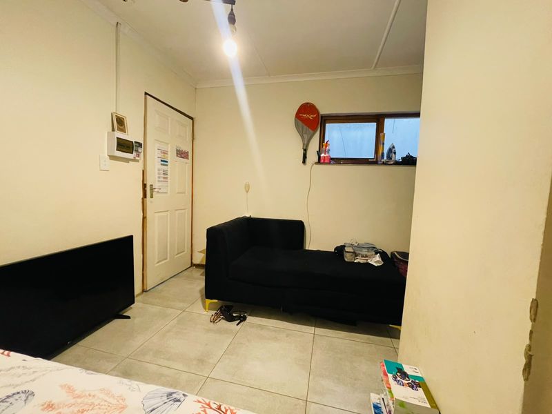 6-Bedroom Investment Property in Quigney with Excellent Rental Income Potential - Photo 8