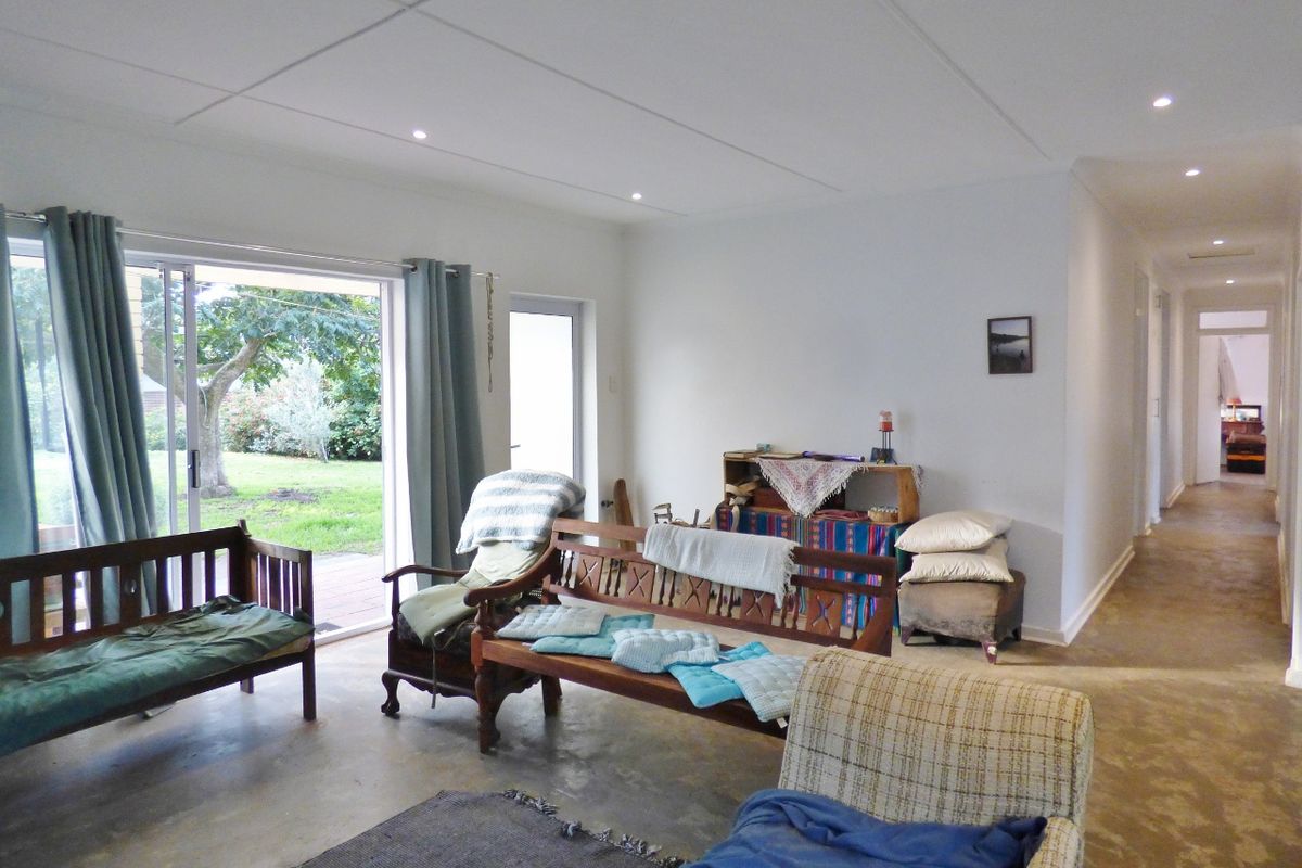 Comfortable Family Living in a Prime West Bank, Port Alfred - Photo 5