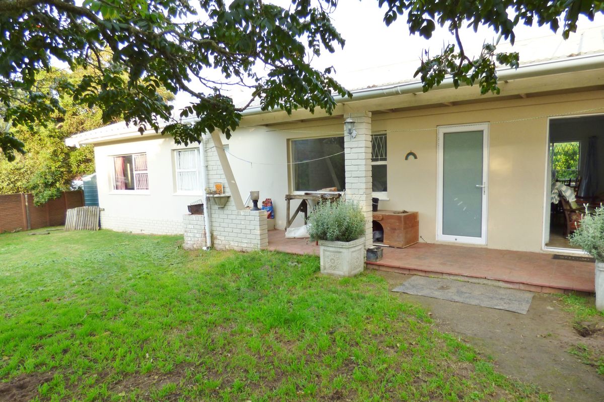 Comfortable Family Living in a Prime West Bank, Port Alfred - Photo 3