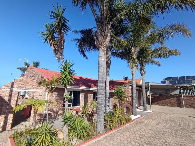 Modern 3 bedroom, single level townhouse in Hartenbos in sought after security complex for sale - Photo 1