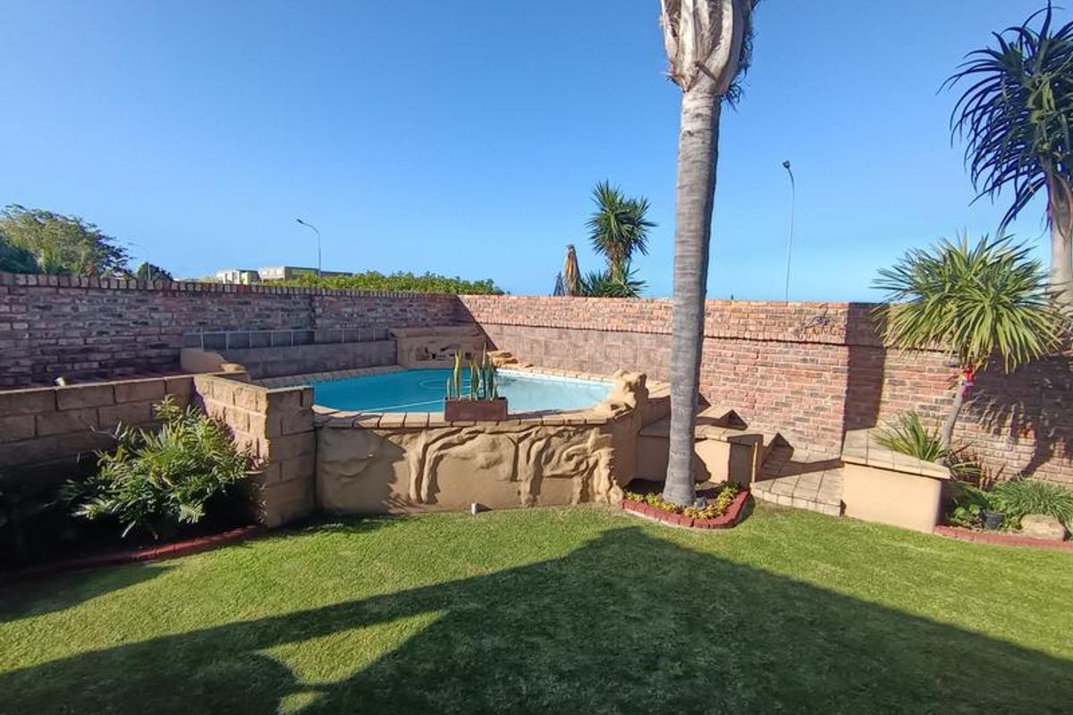 Modern 3 bedroom, single level townhouse in Hartenbos in sought after security complex for sale - Photo 2