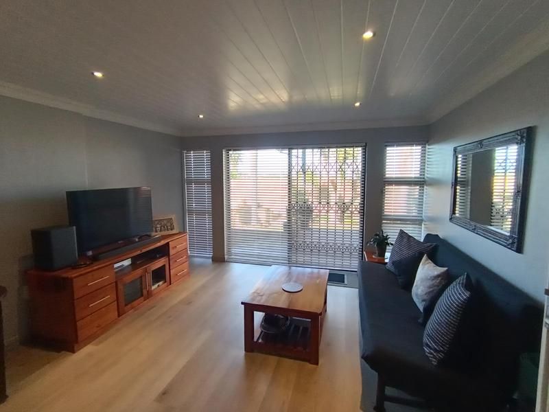 Modern 3 bedroom, single level townhouse in Hartenbos in sought after security complex for sale - Photo 10