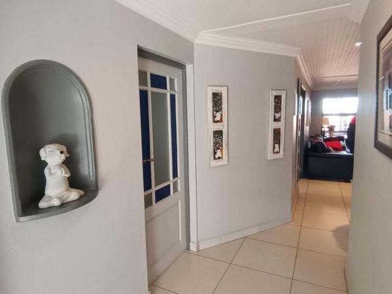 Modern 3 bedroom, single level townhouse in Hartenbos in sought after security complex for sale - Photo 6