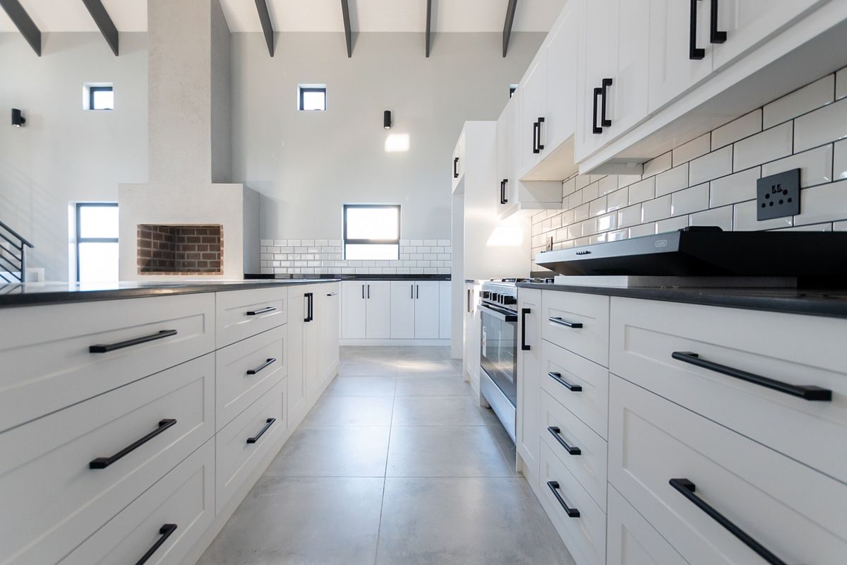 Brand-New Modern Home in The Ridge Estate – Designed for Relaxed Coastal Living - Photo 5