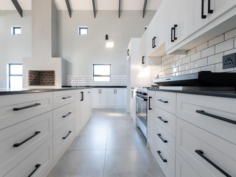 Brand-New Modern Home in The Ridge Estate – Designed for Relaxed Coastal Living - Photo 5