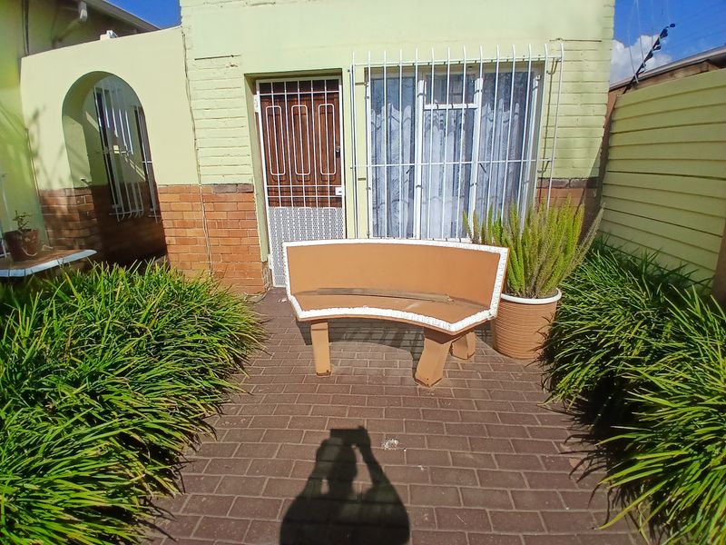 4-Bedroom home with  beautiful Garden-Braai & Chill Ready - Photo 6