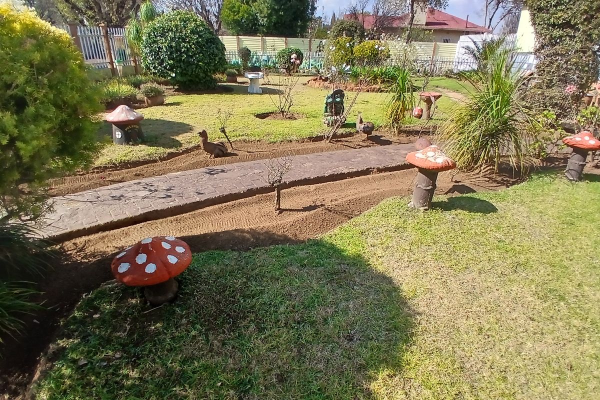 4-Bedroom home with  beautiful Garden-Braai & Chill Ready - Photo 4