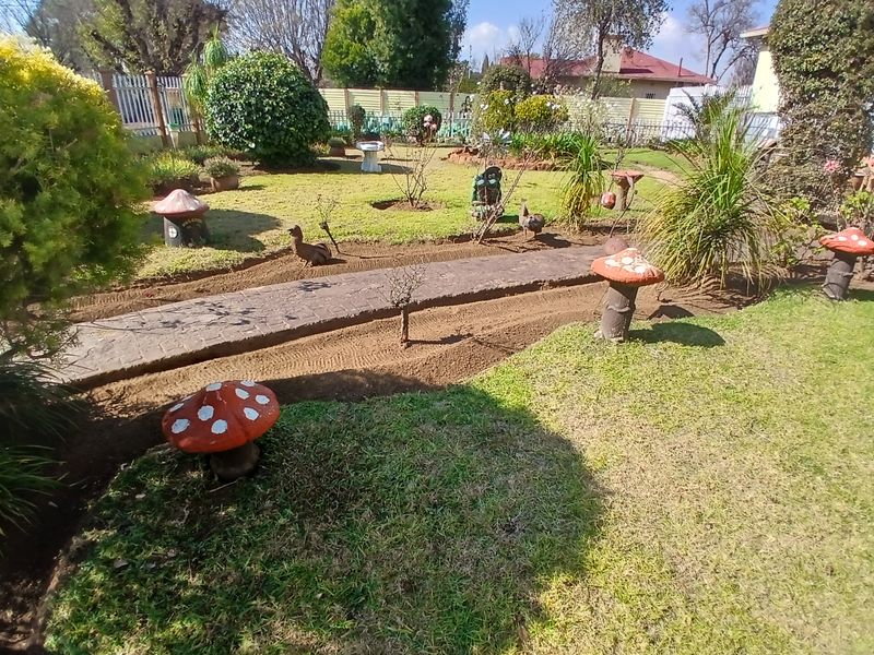 4-Bedroom home with  beautiful Garden-Braai & Chill Ready - Photo 4