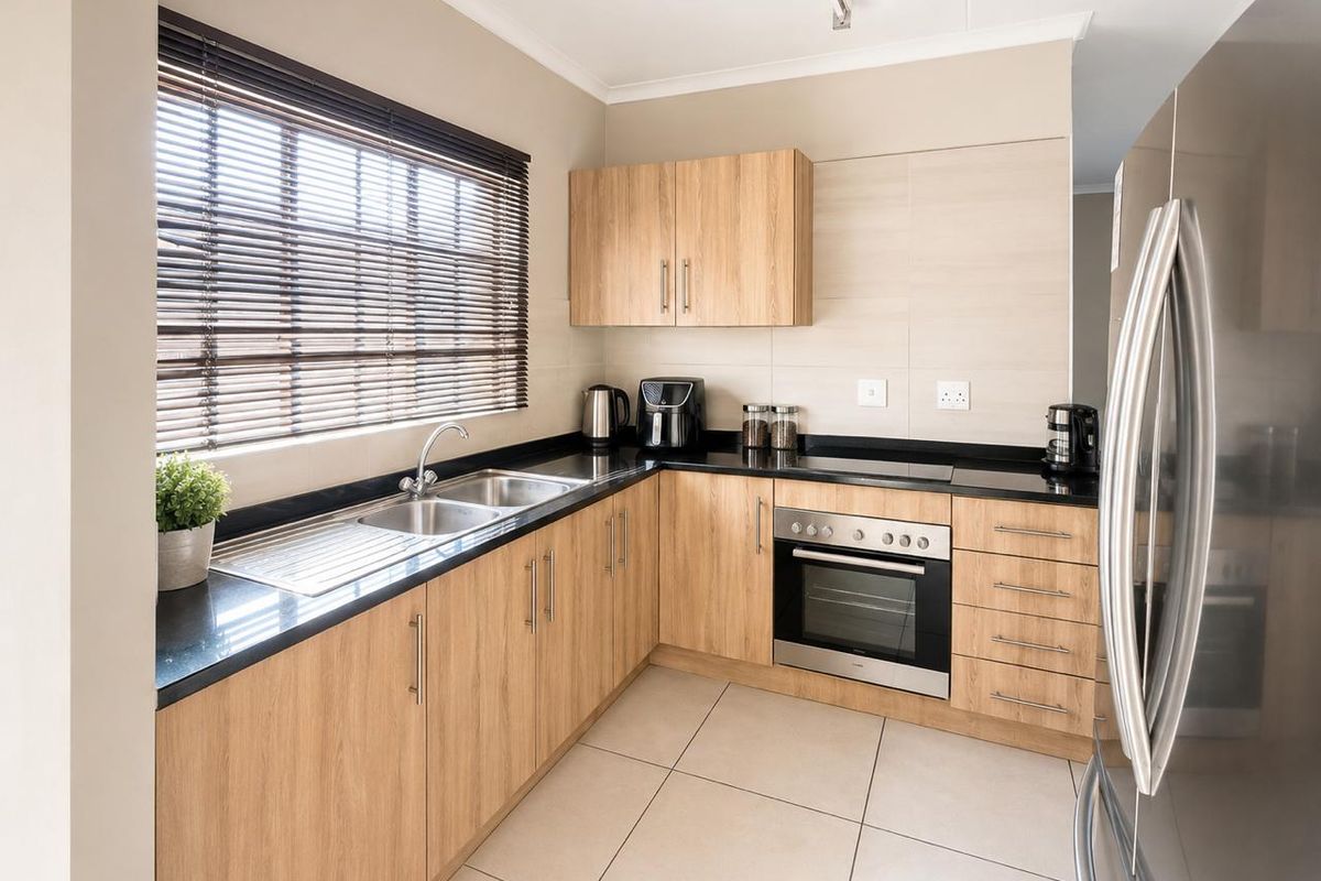 Modern 3-Bedroom Apartment in a Sought-After Estate. - Photo 3