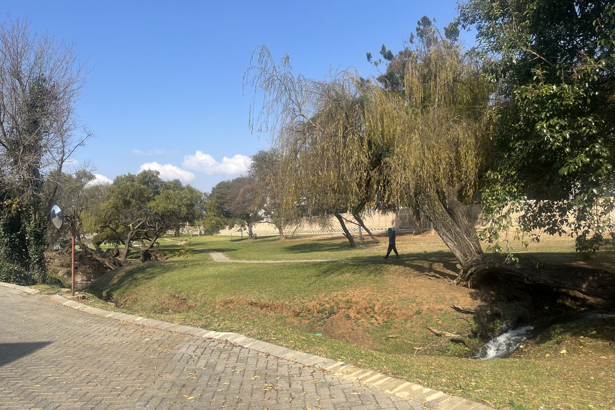 Apartment for Sale in Mulbarton, Johannesburg - Photo 3