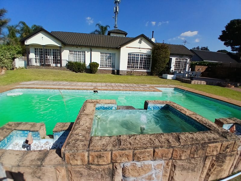 3 Bedroom Beautiful House - Photo 1