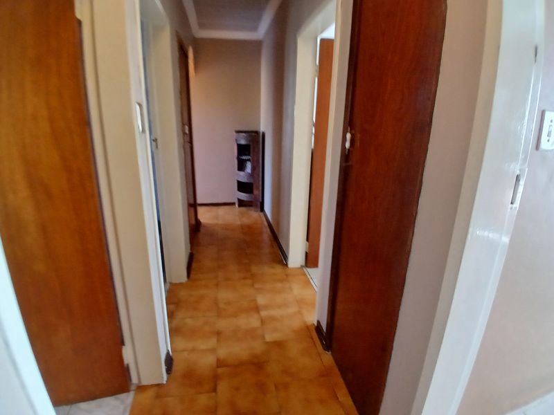 3 Bedroom Beautiful House - Photo 8
