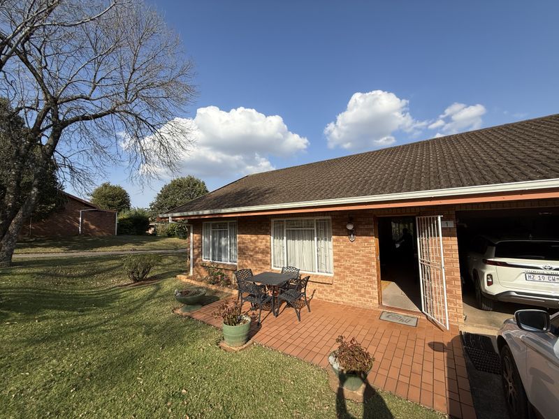 North-Facing End Unit with Space, Privacy and Endless Potential - Photo 9