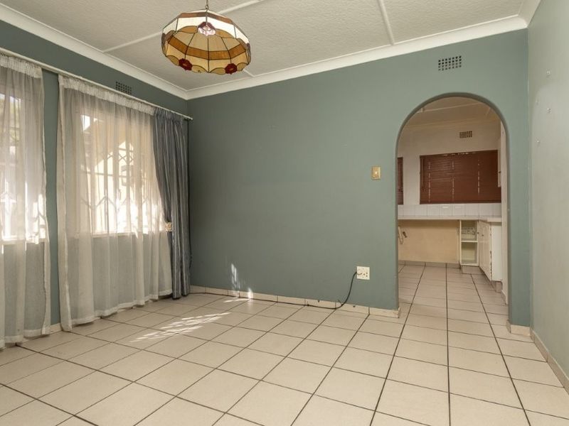 Modern Family Home with Cottage for Sale in Linmeyer - Photo 10