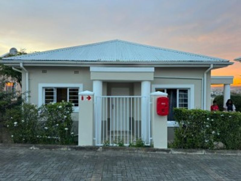 Stylish 3-Bedroom Townhouse for Sale in Beacon Bay - Photo 1