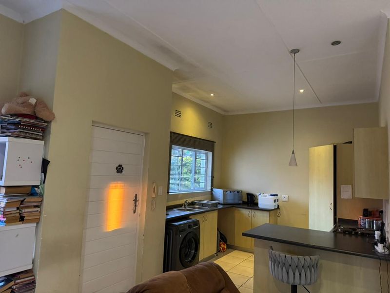 Stylish 3-Bedroom Townhouse for Sale in Beacon Bay - Photo 10