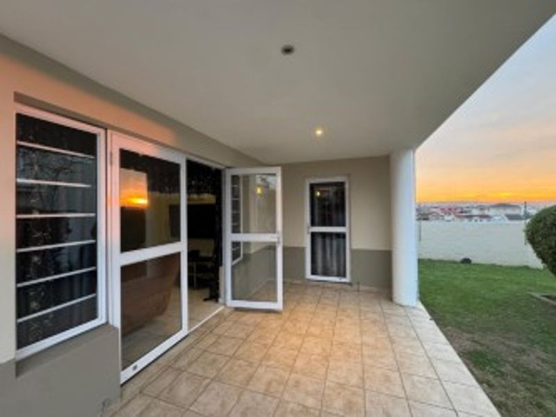 Stylish 3-Bedroom Townhouse for Sale in Beacon Bay - Photo 5
