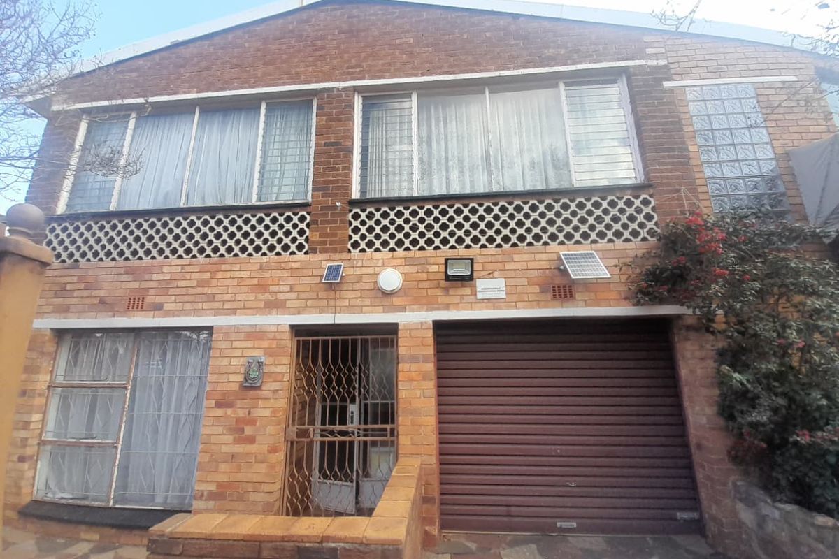 7 Bedroom double storey House for sale in Makenzieville - Photo 2