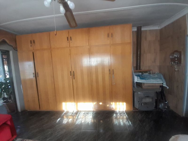 7 Bedroom double storey House for sale in Makenzieville - Photo 10
